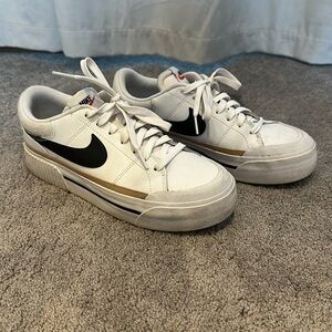 Women's Nike sneakers 8.5